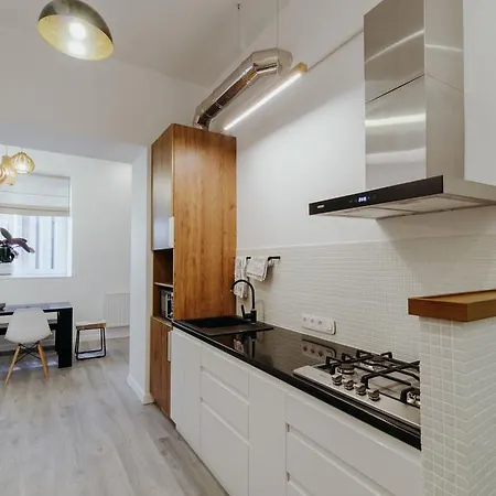 On Lesi Ukrainky Apartment *